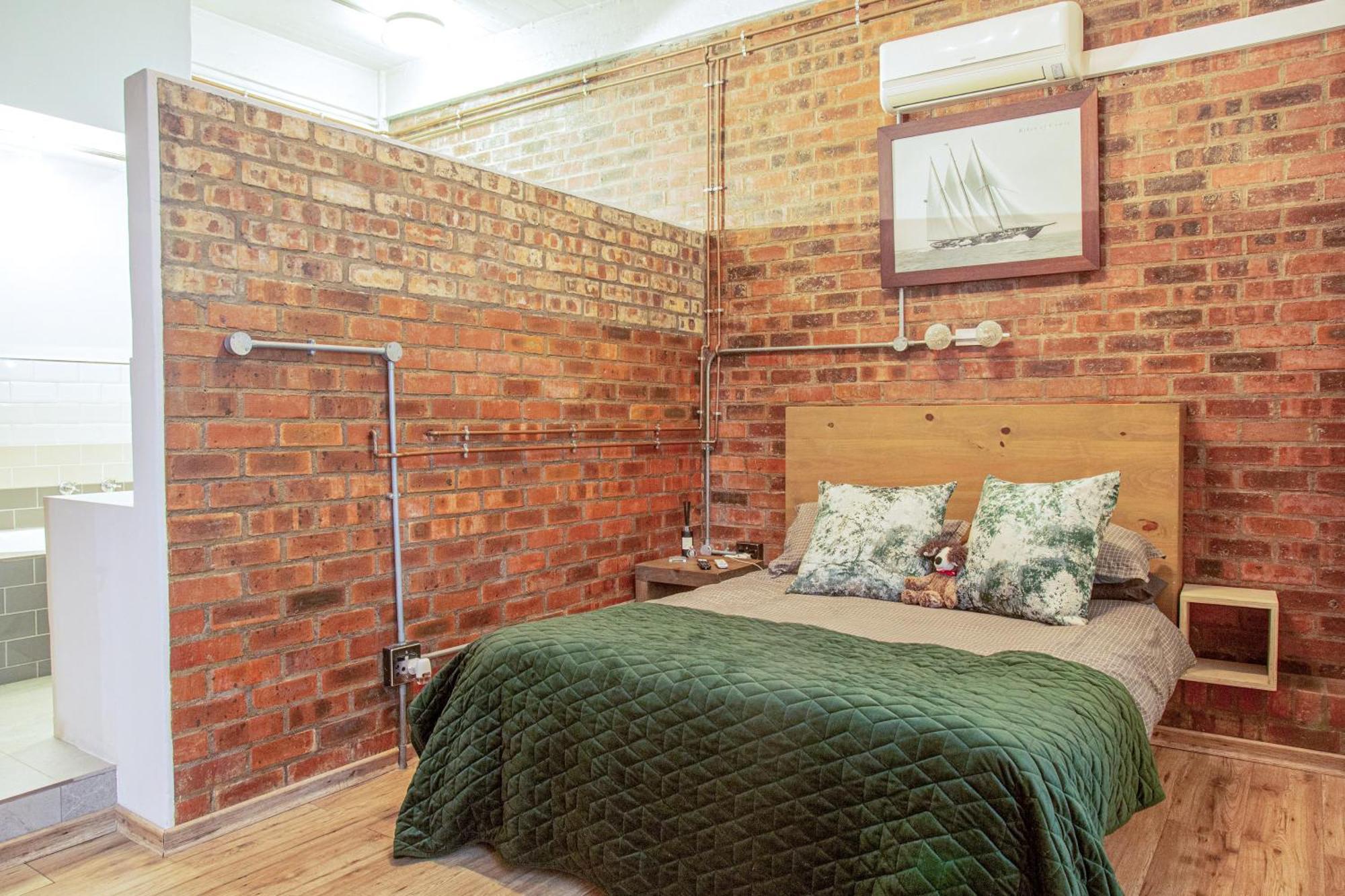 New York Style In Gardens Apartment